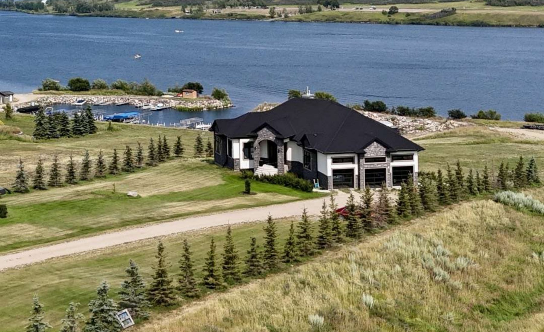 Overview of serviced lots with lake access